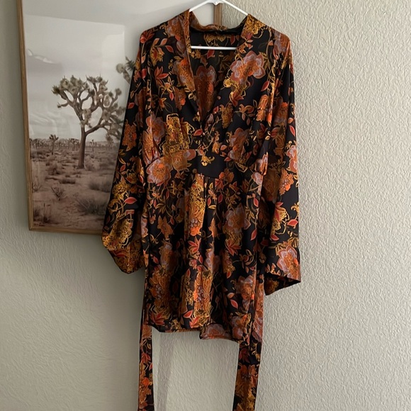 Vici Dresses & Skirts - VICI Kimono style dress